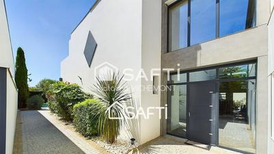 Maison - 423 m² - 17 pièces