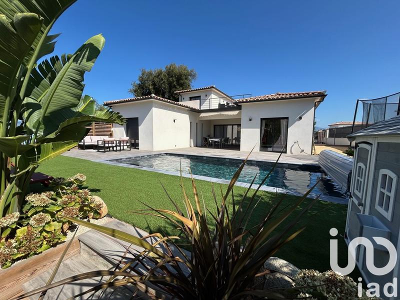 Maison - 187 m² - 8 pièces