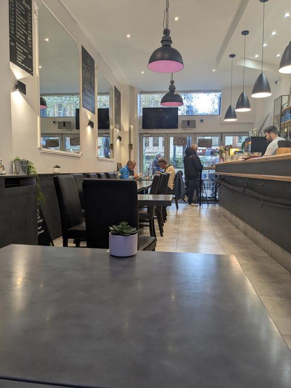 Local commercial - 112 m² - 4 pièces