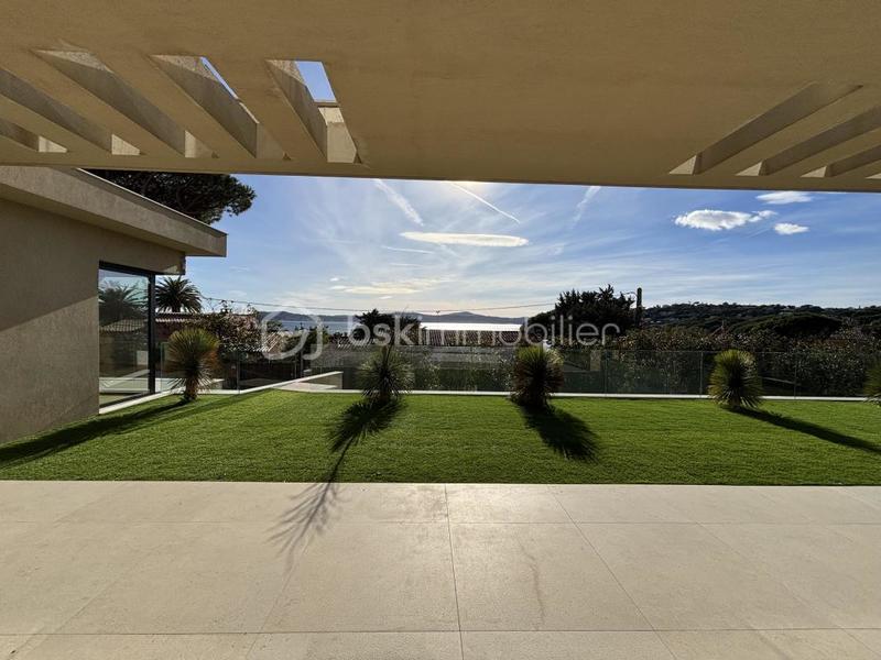 Maison - 262 m² - 5 pièces