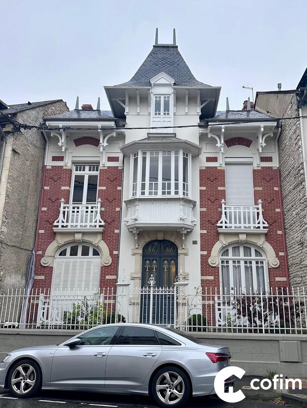 Maison - 210 m² - 8 pièces