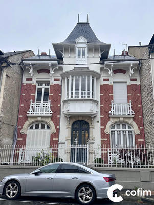 Maison - 210 m² - 8 pièces