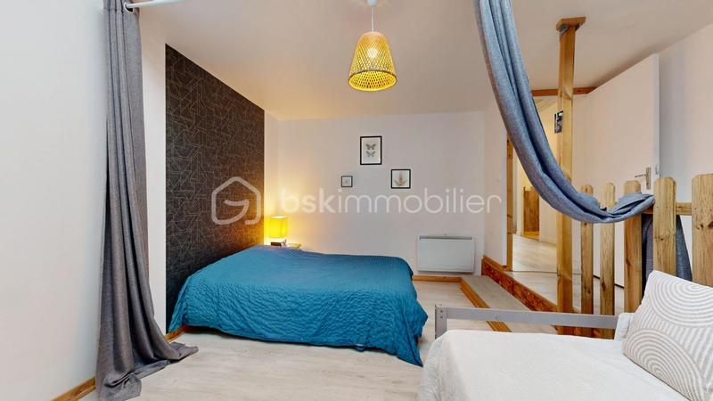 Maison - 218 m² - 9 pièces