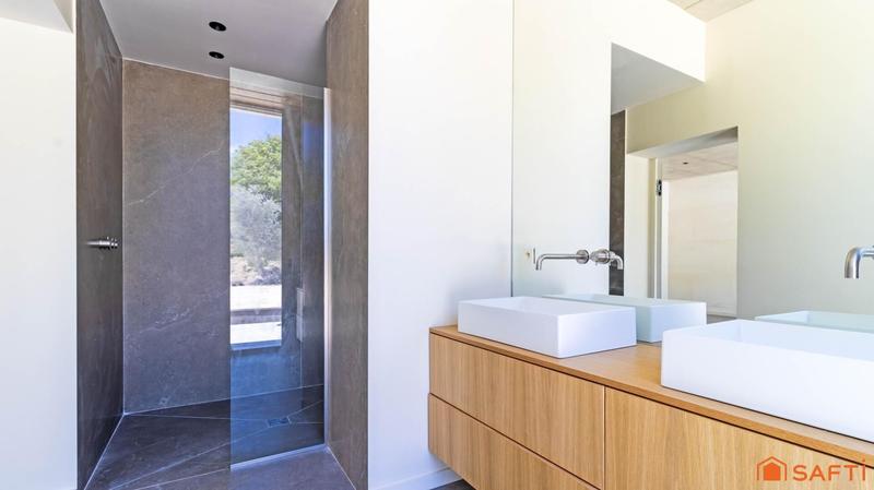 Maison - 250 m² - 5 pièces