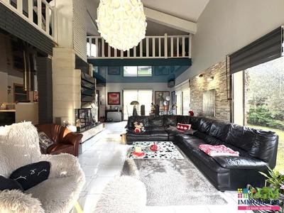 Maison - 2 450 m² - 2 pièces