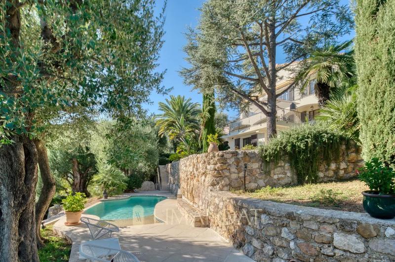 Villa - 270 m² - 8 pièces