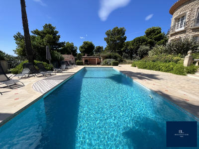 Bastide - 813 m² - 21 pièces