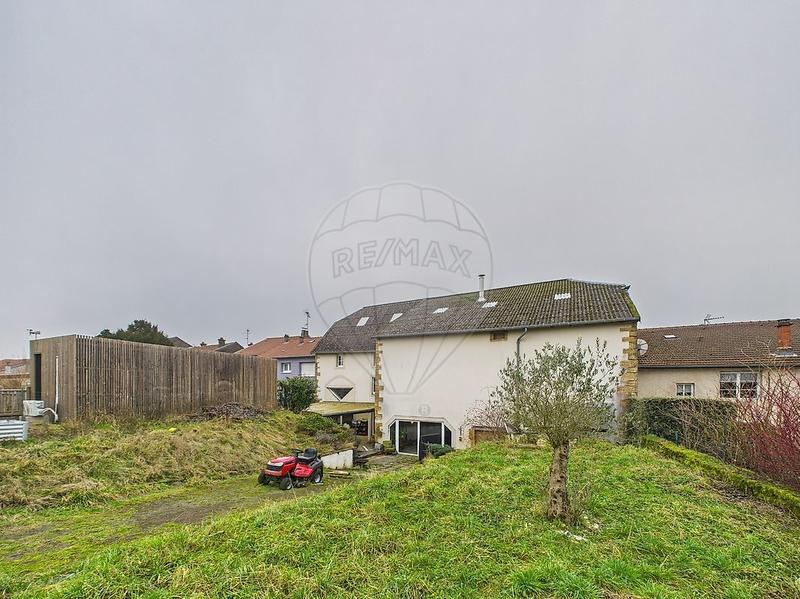 Maison - 284 m² - 9 pièces