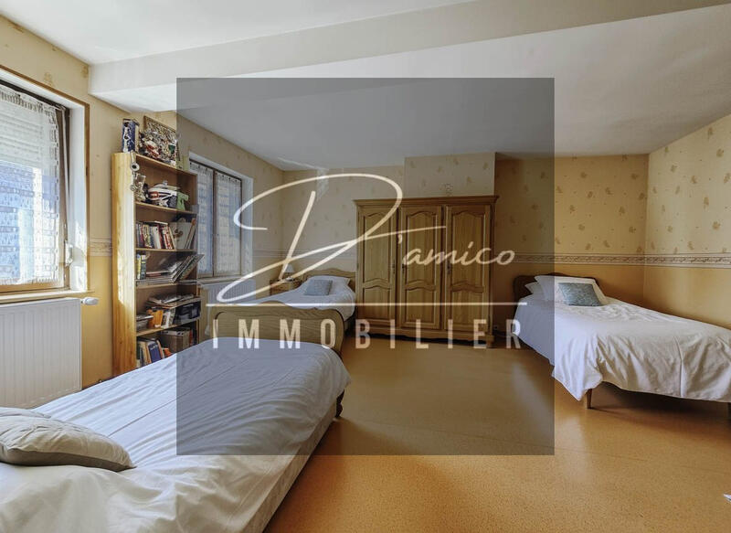 Maison - 166 m² - 7 pièces