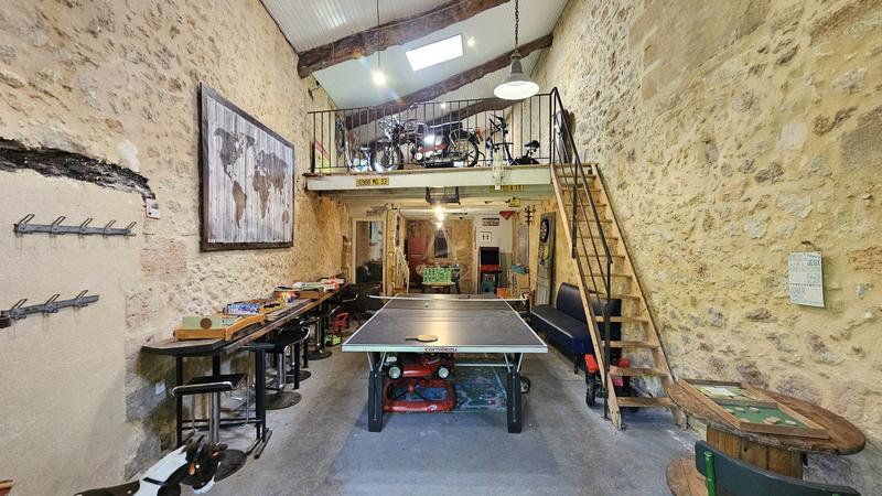 Maison - 530 m² - 15 pièces