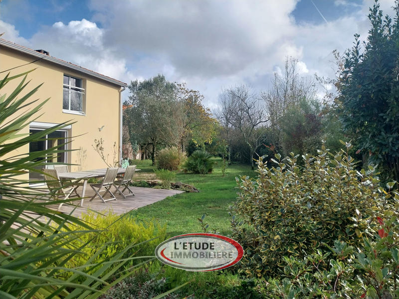 Maison - 203 m² - 9 pièces