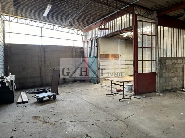 Entrepôt - 650 m²