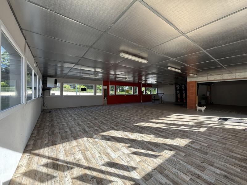 Local commercial - 2 174 m²