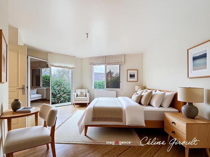 Maison - 213 m² - 9 pièces