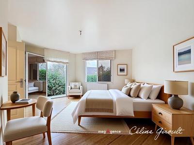 Maison - 213 m² - 9 pièces