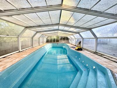 Maison - 280 m² - 10 pièces