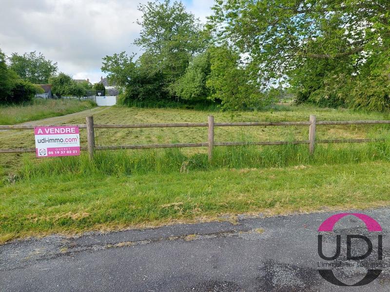 Terrain constructible - 1 300 m²