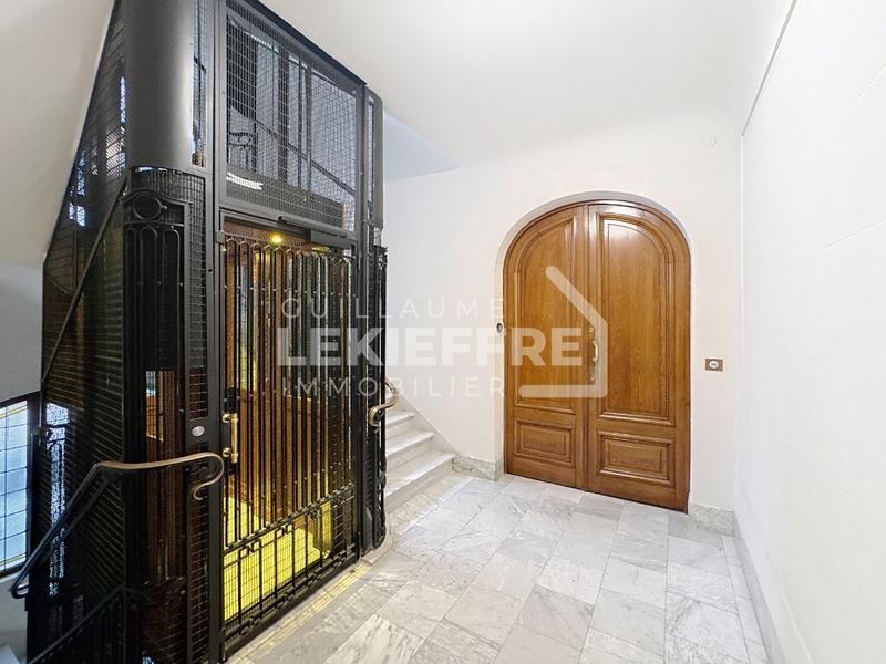 Appartement - 208 m² - 6 pièces