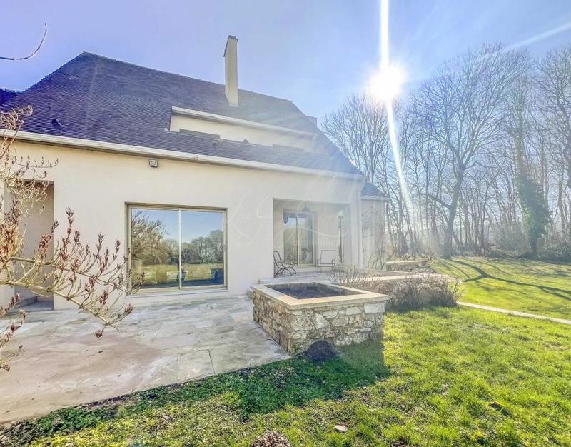 Demeure - 254 m² - 10 pièces