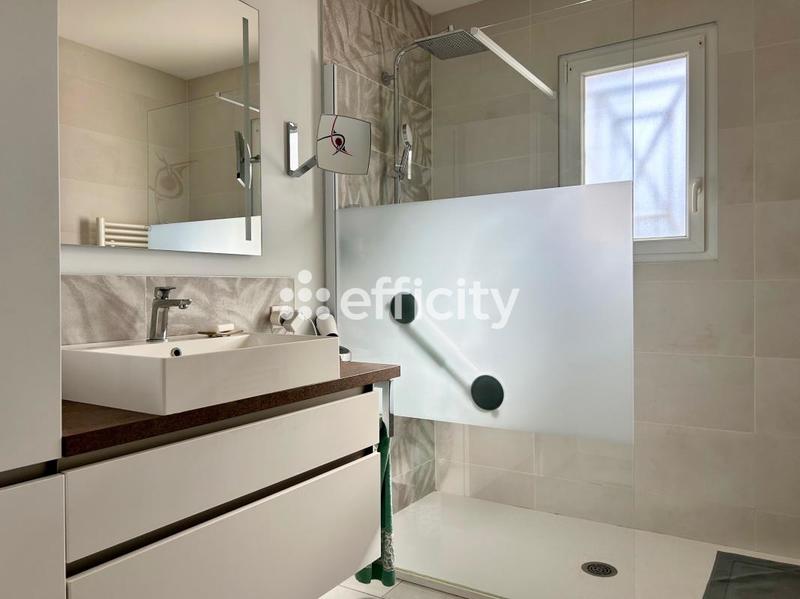 Maison - 185 m² - 7 pièces