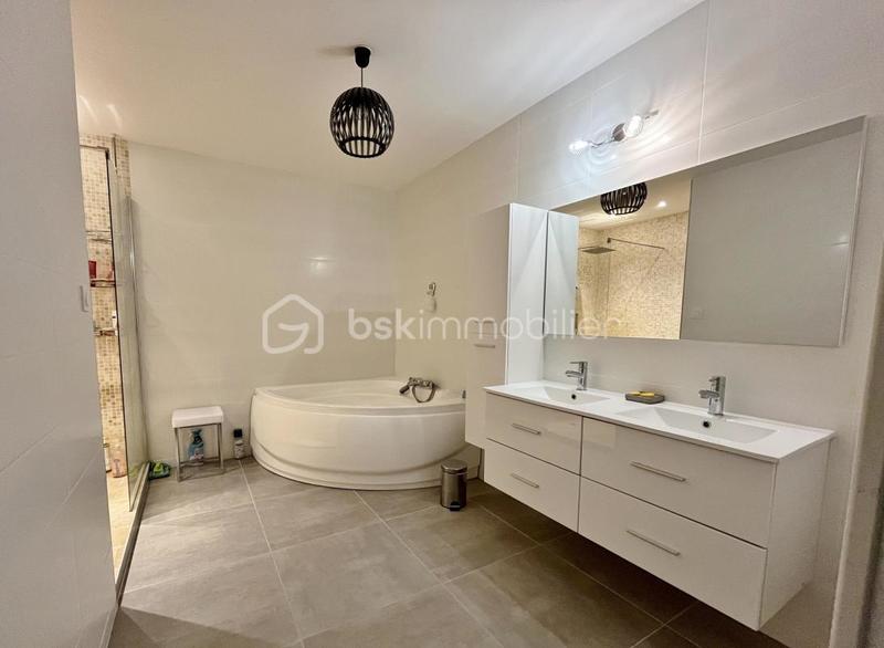 Loft - 109 m² - 5 pièces