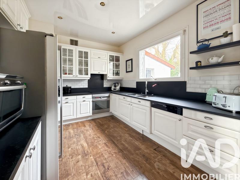 Maison - 280 m² - 8 pièces