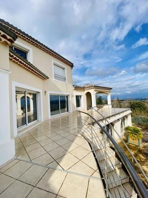 Villa - 205 m² - 7 pièces