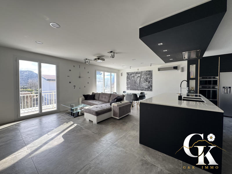 Maison - 90 m² - 5 pièces