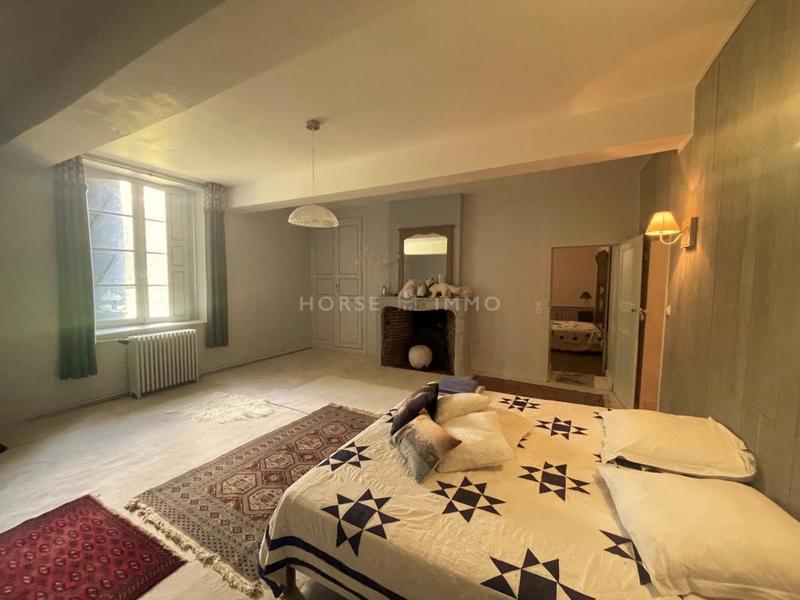 Haras - 300 m² - 8 pièces