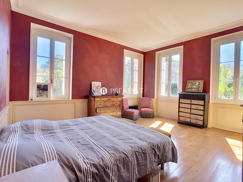 Maison - 350 m² - 7 pièces