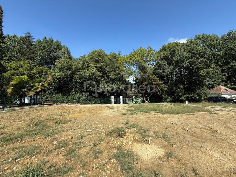 Terrain constructible - 700 m²