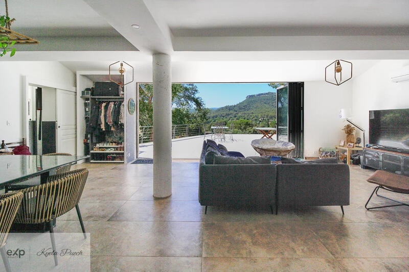 Maison traditionnelle - 168 m² - 4 pièces