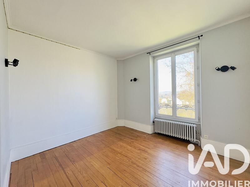 Maison - 200 m² - 8 pièces