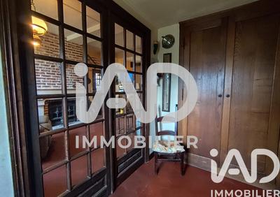 Maison - 240 m² - 8 pièces