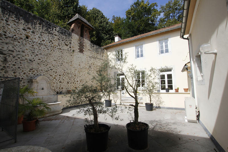 Maison - 744 m² - 20 pièces