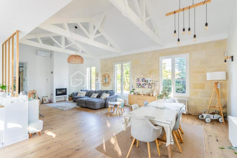 Propriété - 215 m² - 8 pièces