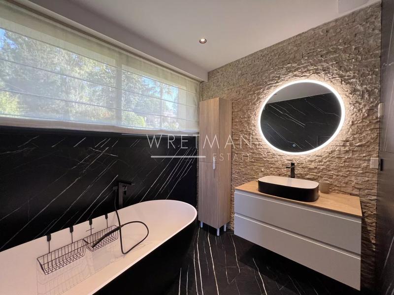 Maison - 220 m² - 7 pièces