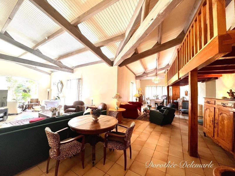 Maison - 244 m² - 5 pièces