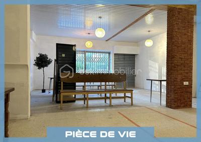 Propriété - 205 m² - 10 pièces
