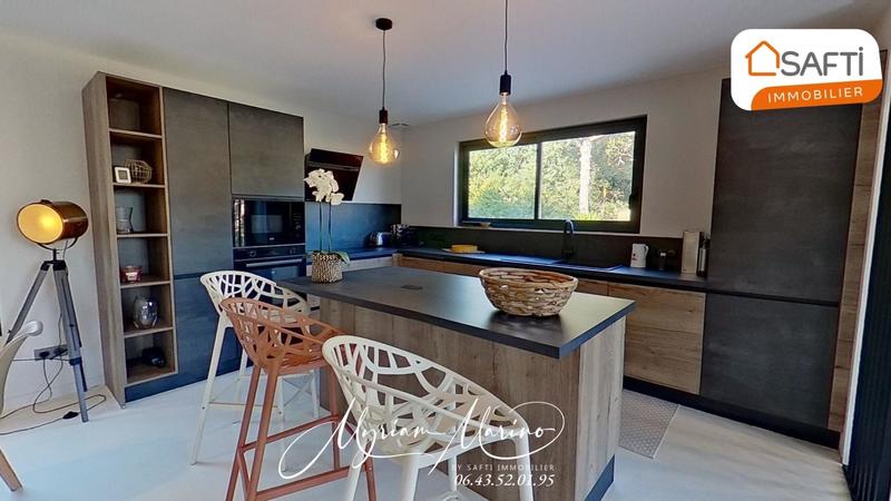 Villa - 180 m² - 8 pièces