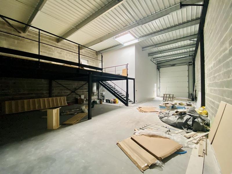 Bureau - 272 m² - 1 pièce