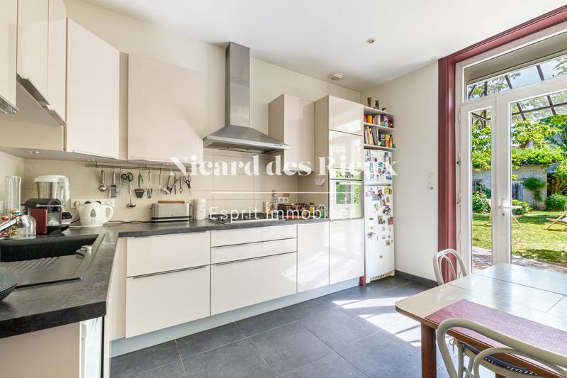 Maison - 210 m² - 8 pièces