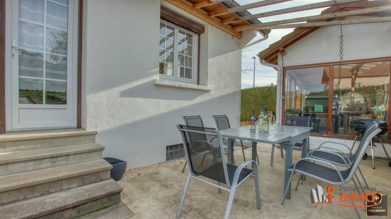 Maison traditionnelle - 268 m² - 10 pièces