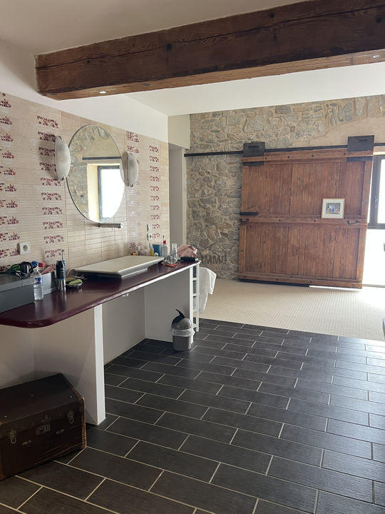 Propriété - 580 m² - 18 pièces