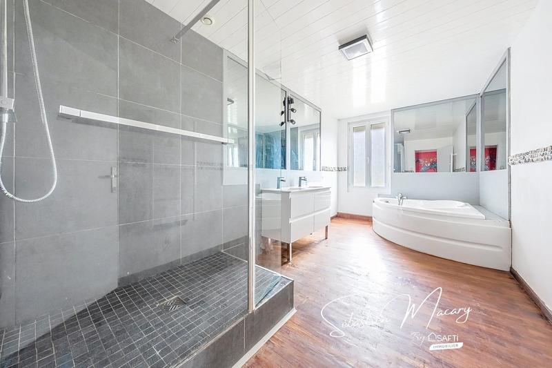 Maison - 168 m² - 7 pièces