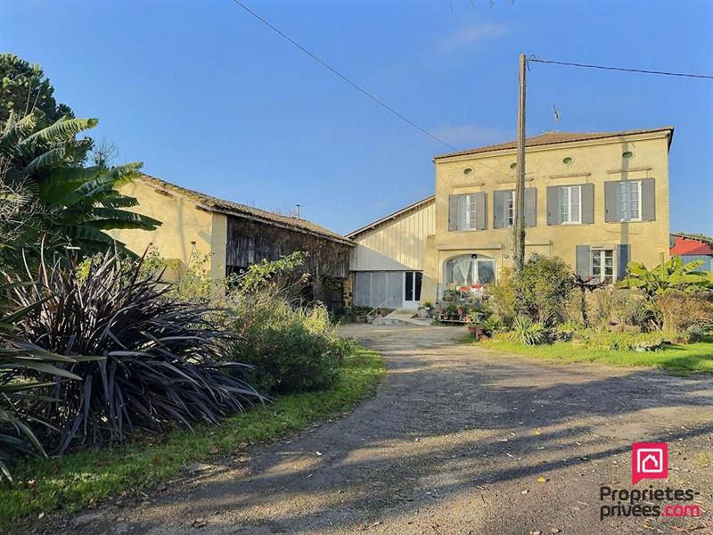 Maison - 210 m² - 9 pièces