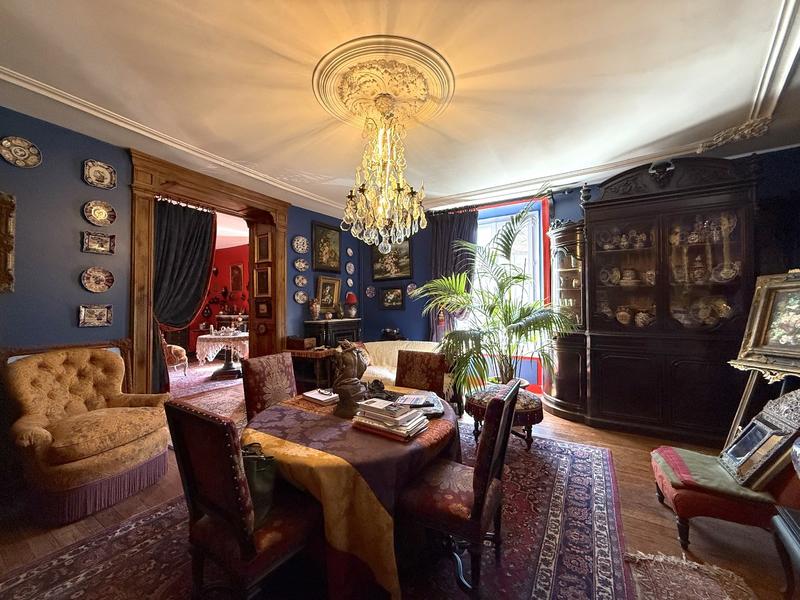 Maison - 287 m² - 12 pièces