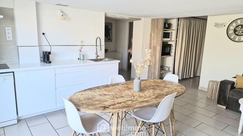 Maison - 250 m² - 11 pièces