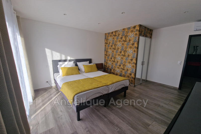 Demeure - 195 m² - 5 pièces