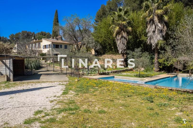 Maison - 300 m² - 7 pièces